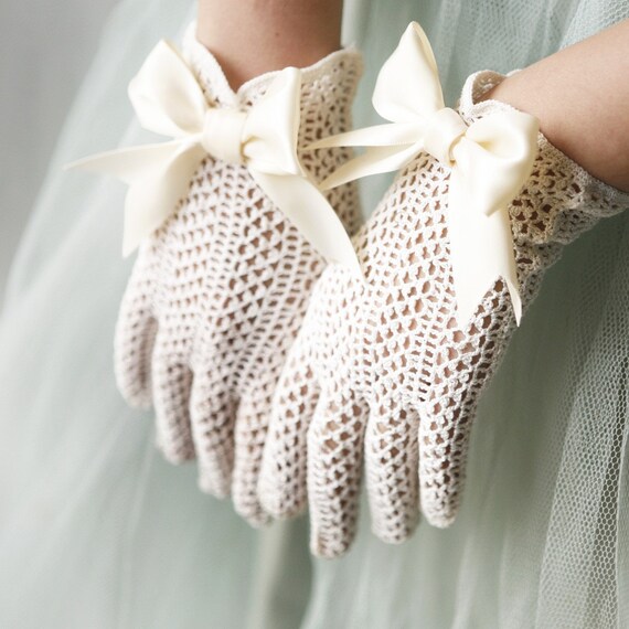 fishnet - upcycled vintage gloves