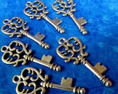 Antique Silver Scroll Key Charms...6 on Etsy, Steampunk charms (CM-MA-10220-AS)