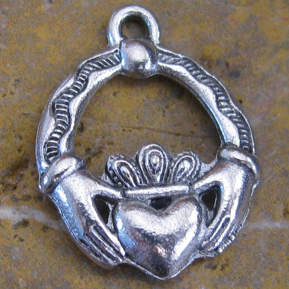 6 Antique Silver Claddagh Charm Jewelry Findings 1249