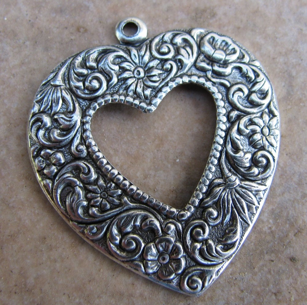 4 Antique Silver Brass Jewelry Heart Charms Pendant 33