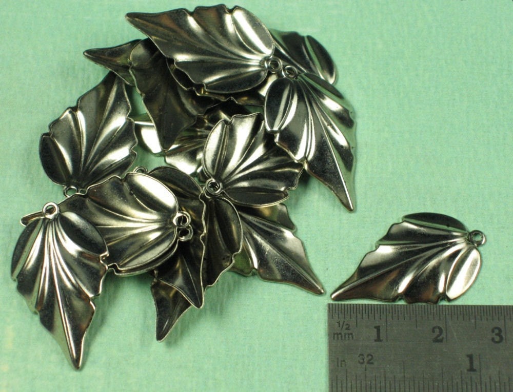 18 Antique Silver Drop Focal Point Jewelry Finding 643