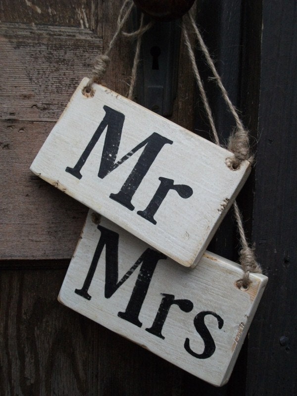 Rustic Mr and Mrs Hanging Signs, Great for Sweetheart table chairs, Photo Prop, Anniversary, Rehersal Dinner, Housewarming Party