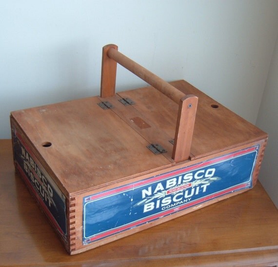 dovetailed nabisco biscuits wood box with handle