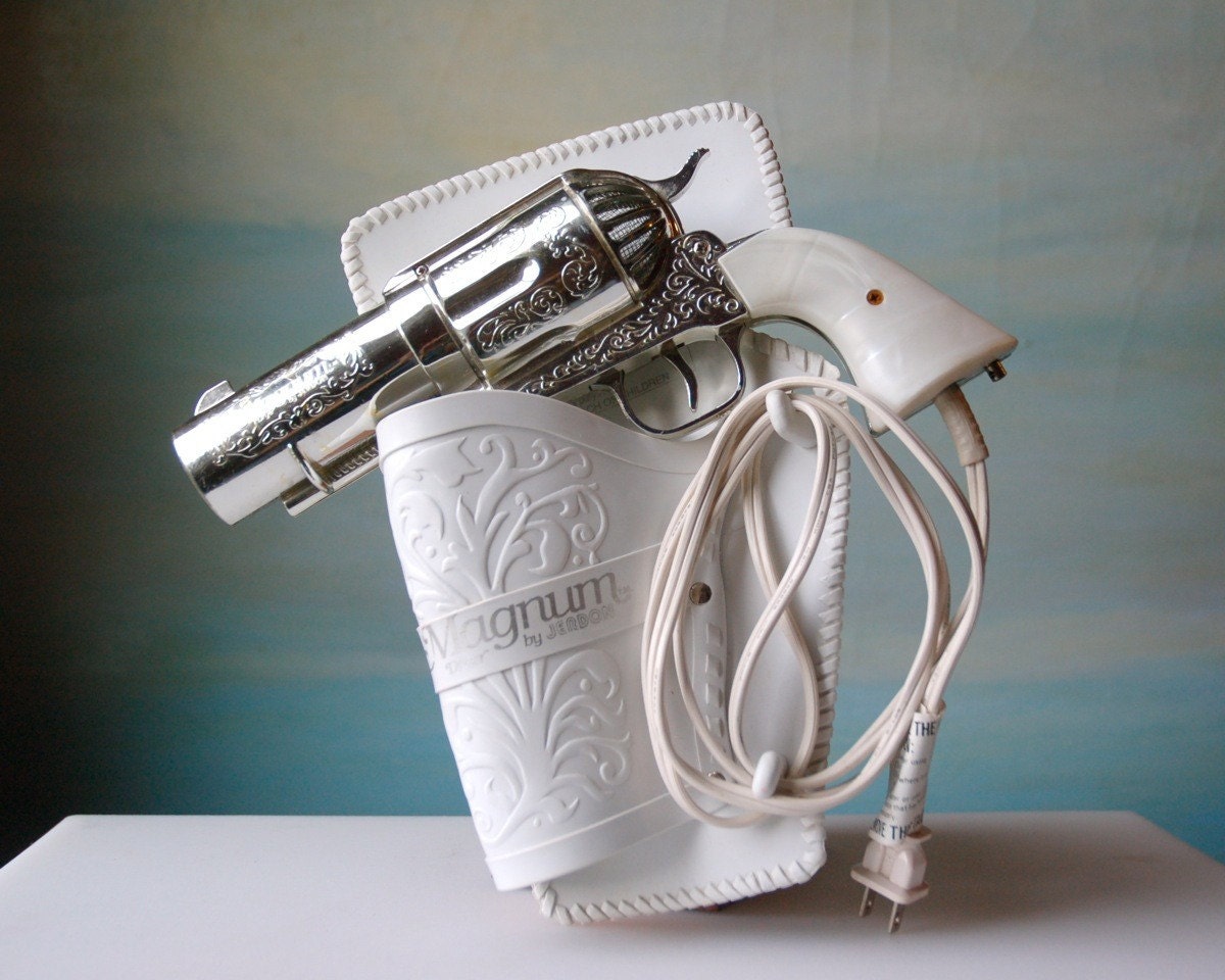 357 Magnum Hair Dryer.  Vintage Novelty Pistol Hairdryer Gun B