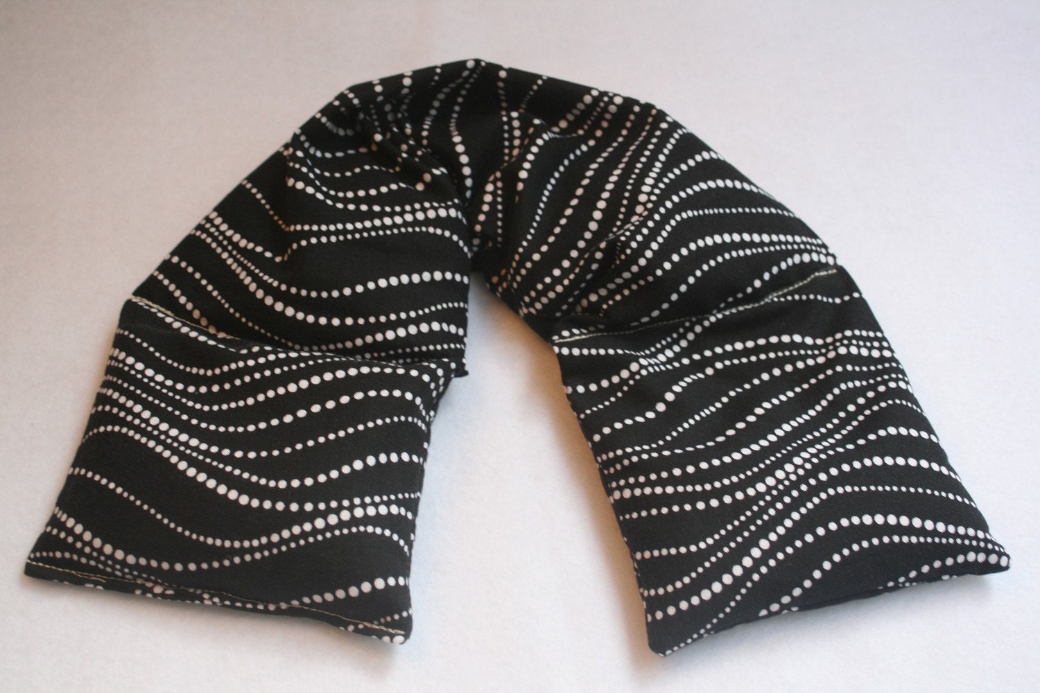 Hot Cold Therapy Wrap/ Neck Shoulder/ Flax Seed, Mint, Lavender - Ships The Next Day-Waves