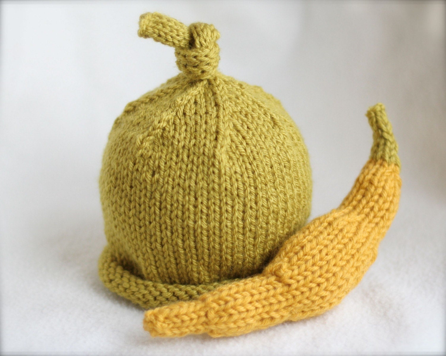 knit hat with banana prop for PHOTOGRAPHERS or toy