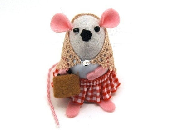 Travelling Mouse Ornament suitcase felt mice rat hamster gift animal lover collector - Emma the Travelling Mouse
