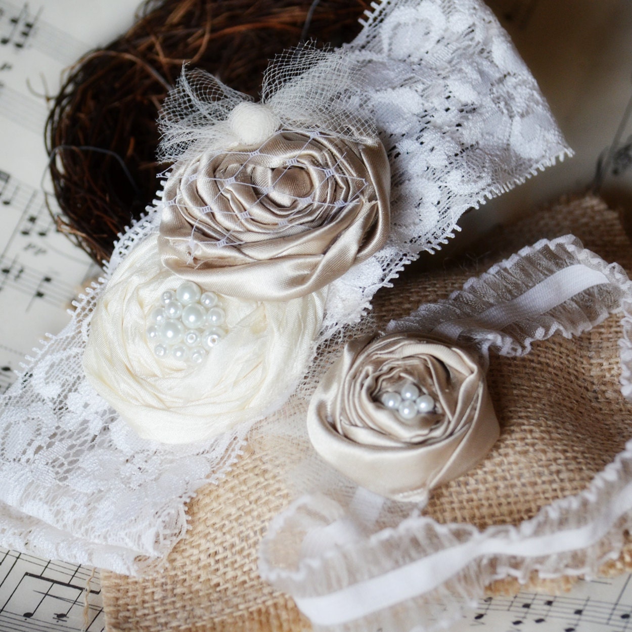 Vintage Style Wedding Dress Garter Set / Chic Custom Garter with toss garter / custom wedding / ivory lace garter / romantic lace garter