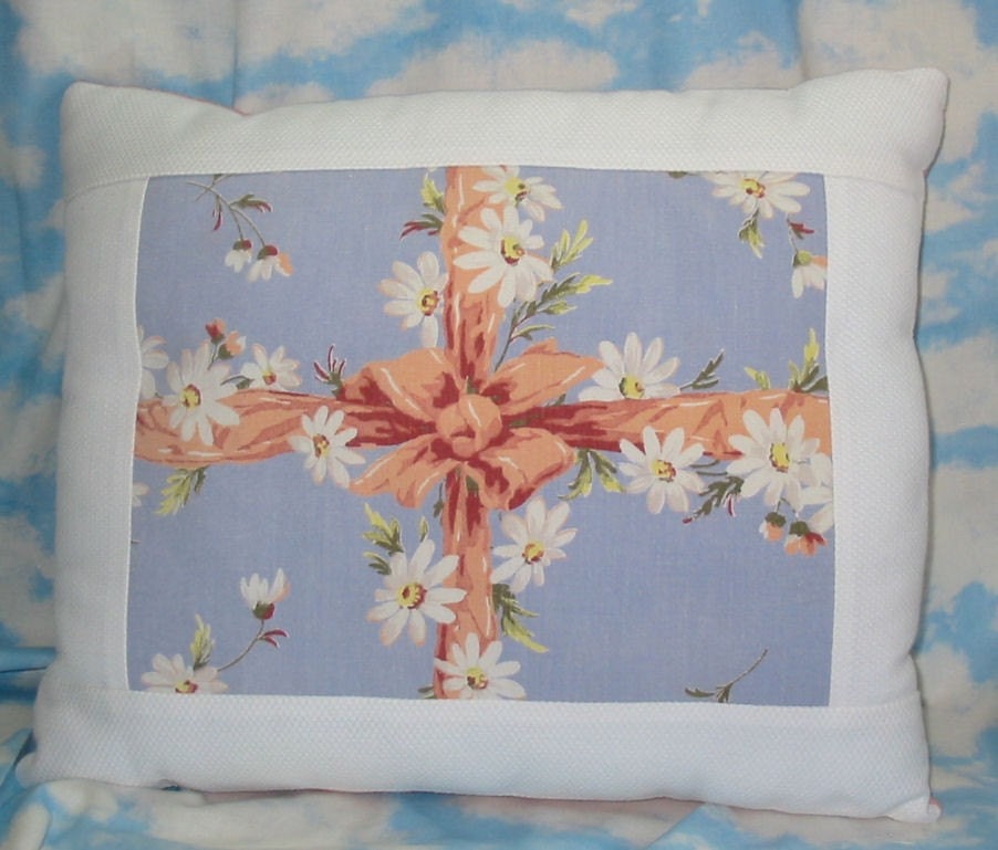 Cheerful Vintage Daisies Pillow