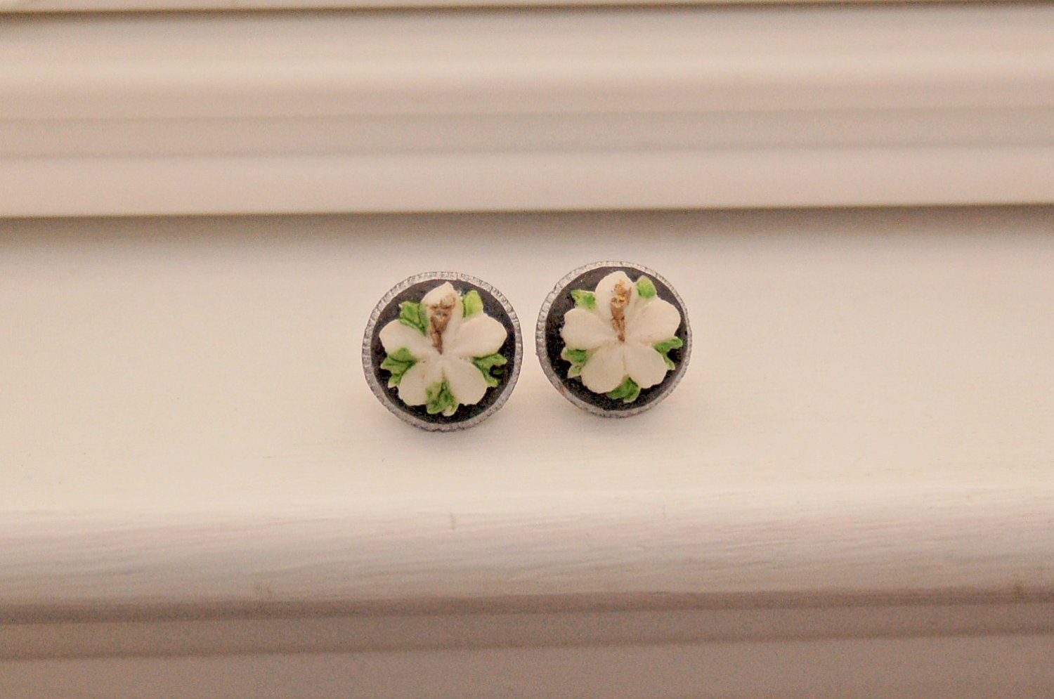 Vintage Hibiscus Flower Post Earrings - Black and White, Summer Fashion, Classic