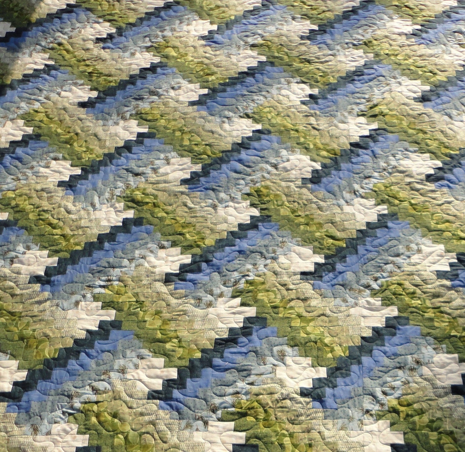 PRICE REDUCED cyber monday King size blue and green weaver fever with matching dust ruffle