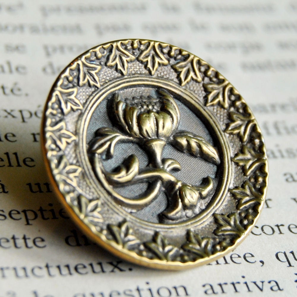 Chrysanthemum Antique Button Victorian Brass Picture Flower  L1137