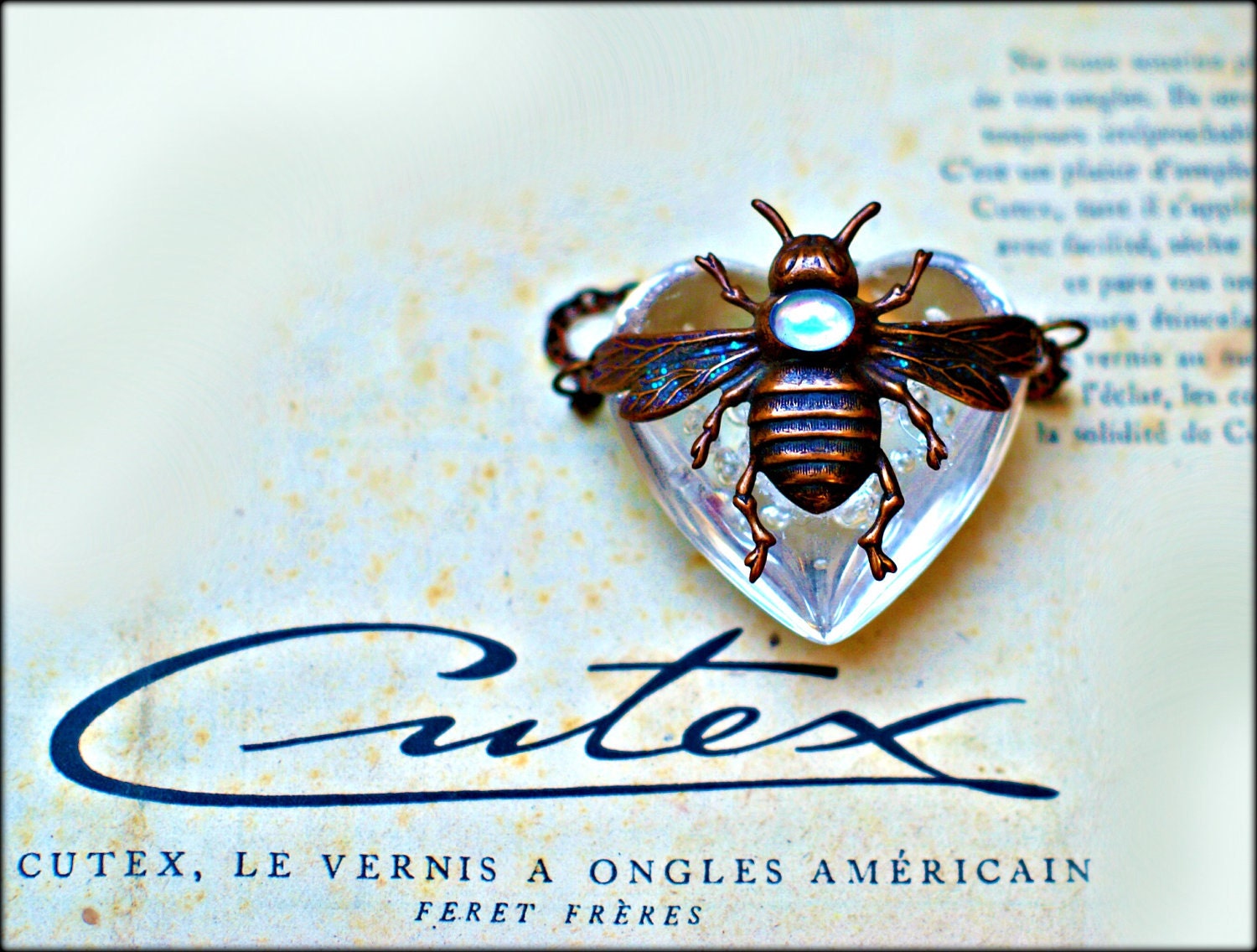 Heart & Bee Necklace - Air Bubbles - Chocolate Brown