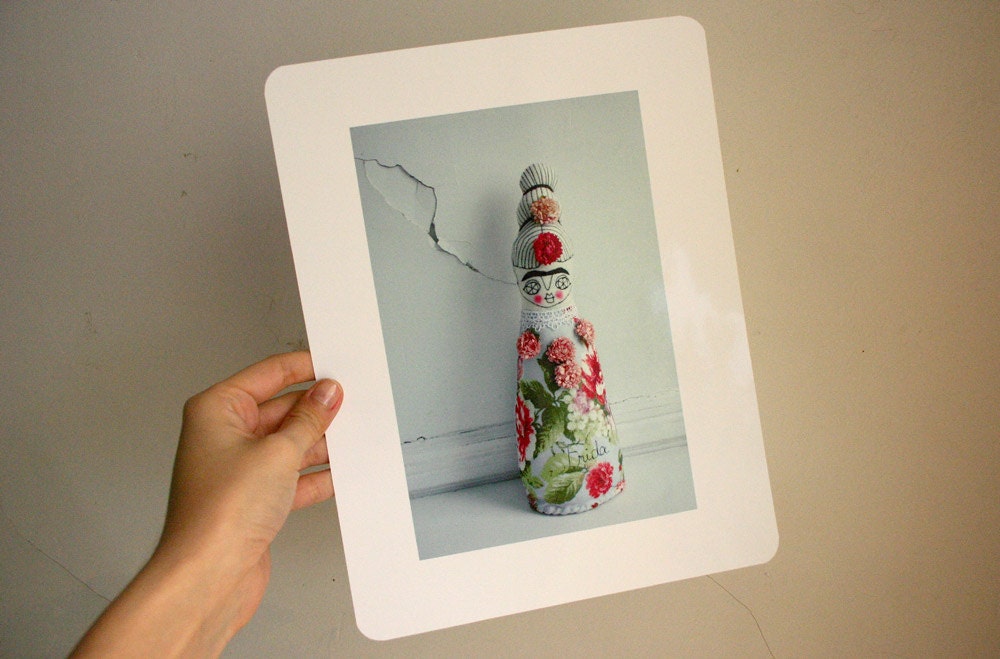 Frida  -  Photo print -  pink paper flowers