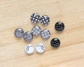 10pcs handmade assorted black and white round clear glass dome cabochons 12mm (12-96451)