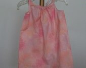 Pilllowcase dress in a dotted peach cotton