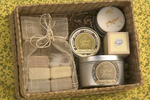 Buy wedding gift baskets. - Wedding gift basket