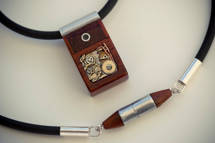 Paduak Mechanical Memory Pendant - 8GB