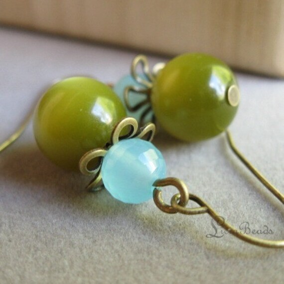 Sea Cruise - Chalcedony and Vintage Moonglow lucite