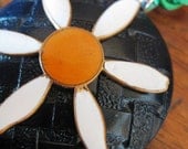 Vintage Button "Simply Shasta" Daisy Necklace