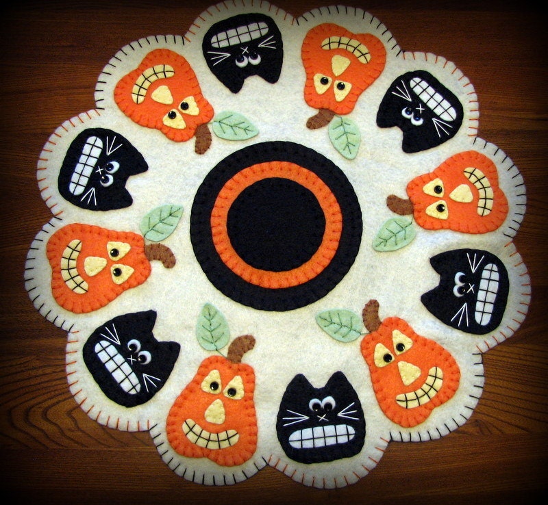 Primitive Wool-Felt  JACKS and BLACK CATS Halloween Penny Rug - Candlemat.....ofg team