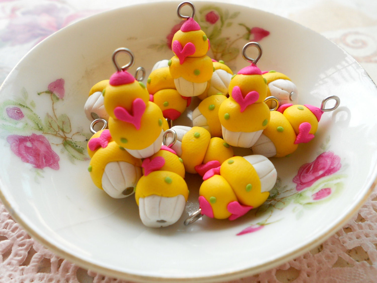 4 Mini Cupcakes Charms - Minicup08