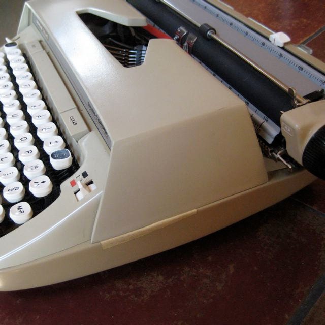 manual smith-corona typewriter