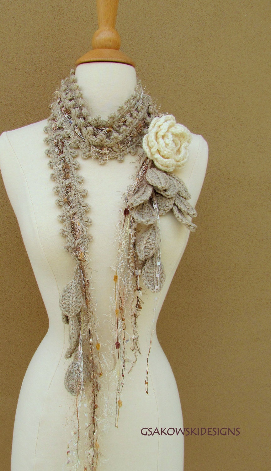 Queen Ann Rose Lariat- Cream