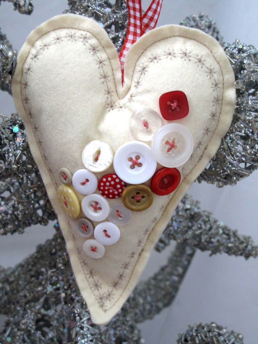 Scandi Hanging Heart x Red and Cream