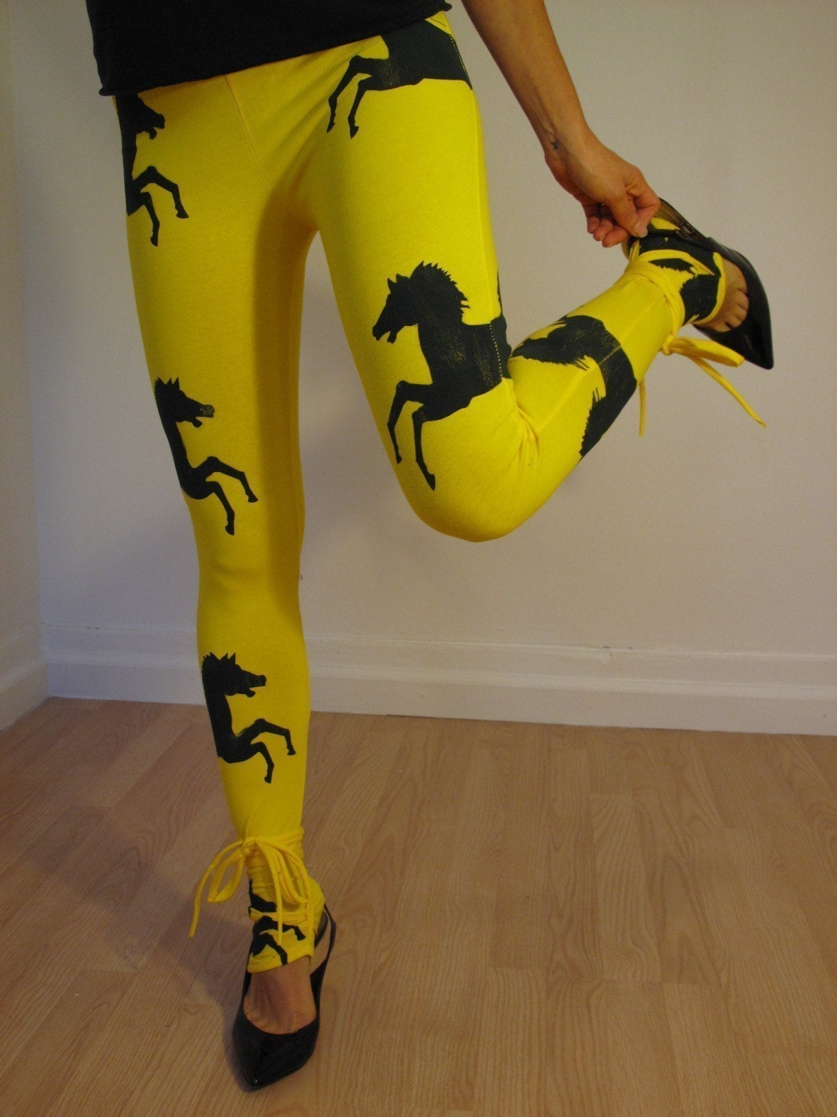 Yellow Leggings with Print of Horses in Black