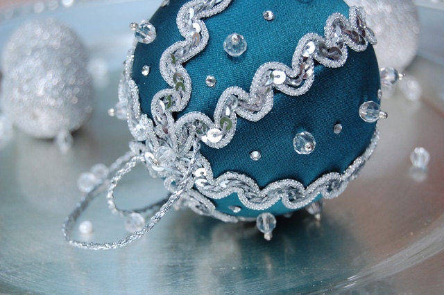 No sew fabric ball ornament pattern - Instructions - DIY - Ornament Tutorial