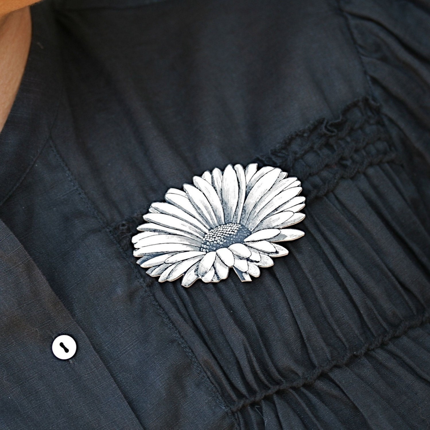 Black and White Daisy Brooch Pin Flower Pin