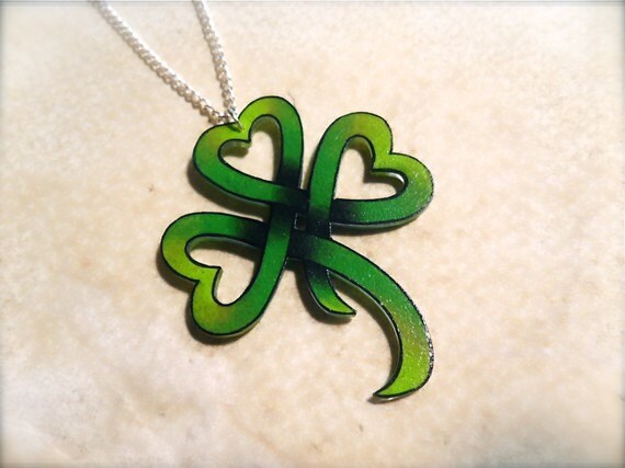 heart shaped lucky clover shamrock necklace new school tattoo style