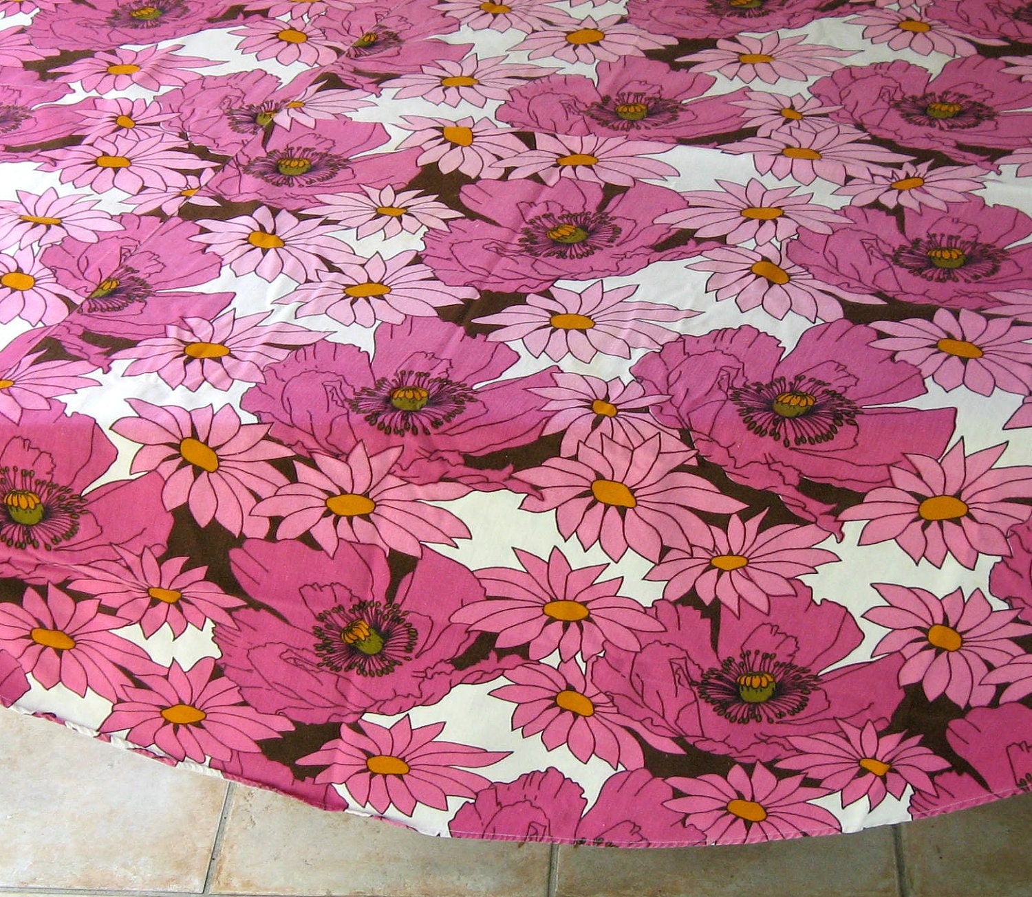 Vintage  Pink Poppy  ROUND TABLECLOTH 1970s