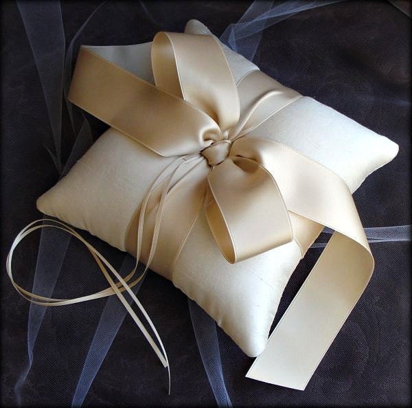 Nice and Simple Ivory Caramel Ring Pillow