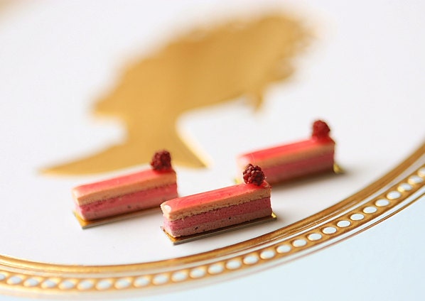 Dollhouse Miniature Food - Raspberry Cream Cake Slice - 1/12 Dollhouse Miniature Scale