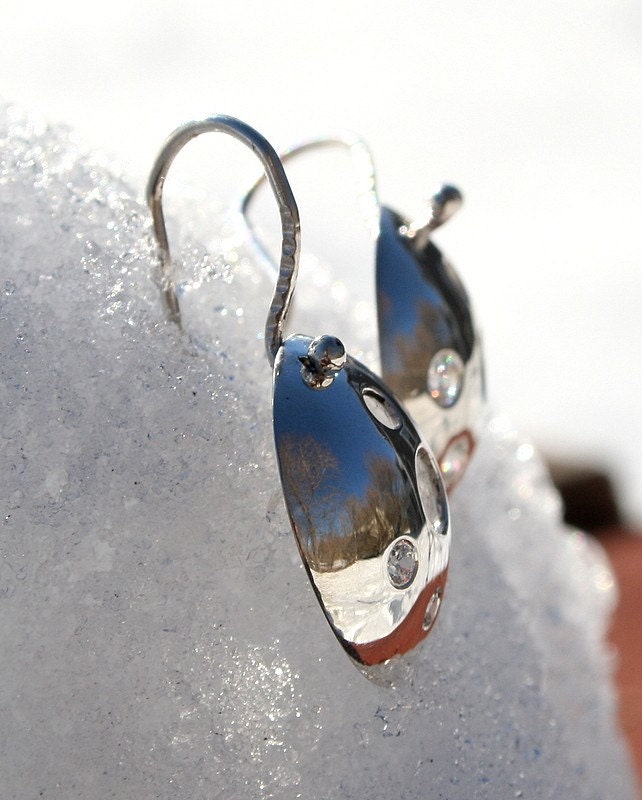Glacier Dome Dangling Earrings with 4 stones each