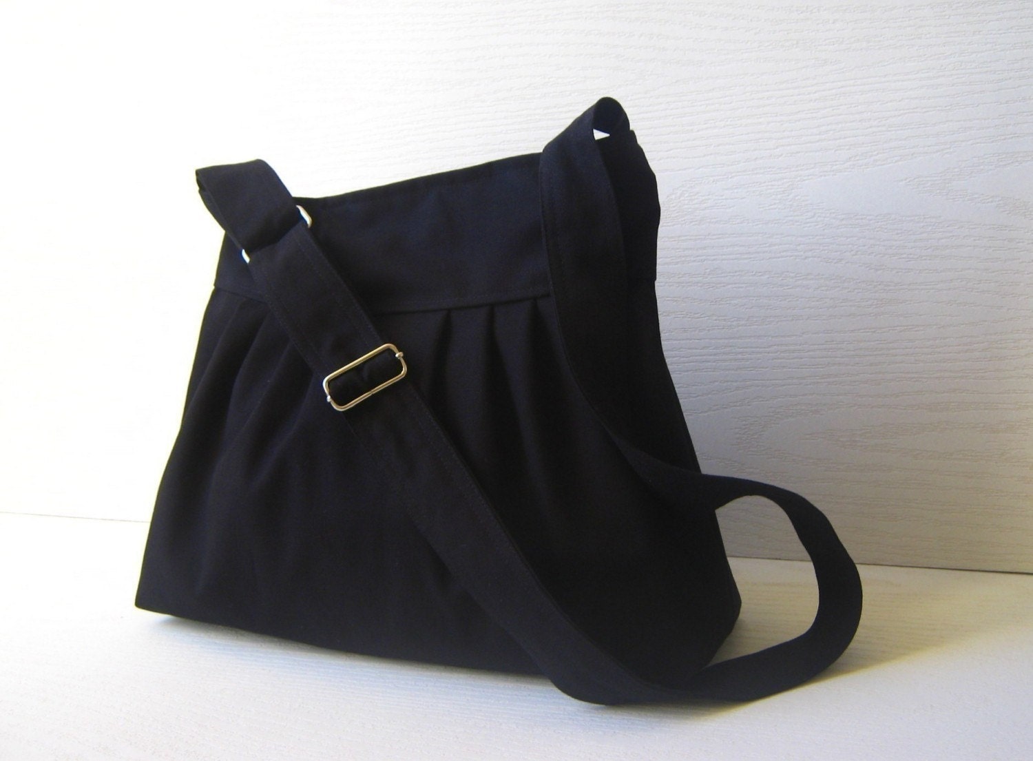 Pretty..... in black --everyday purse with adjustable strap and ZIPPER CLOSURE--