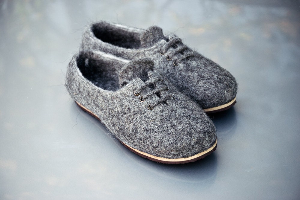 Women house shoes, handmade organic wool slippers, eco gift for her
