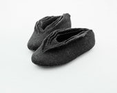 Women house shoes, Felted wool slippers,  Black Swan