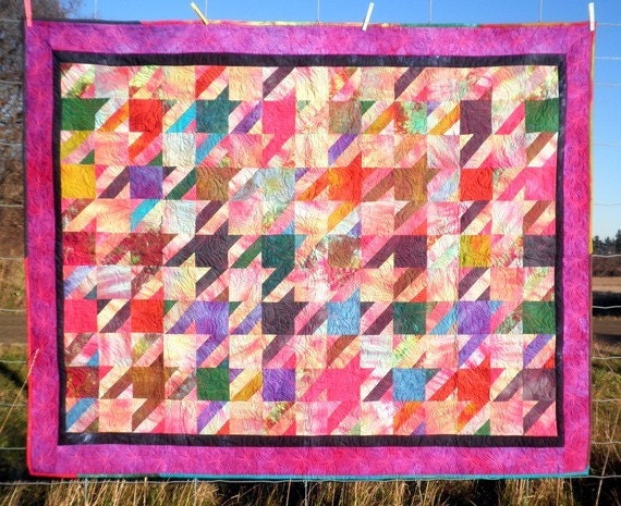 PDF sewing pattern to make your version of a houndstooth quilt