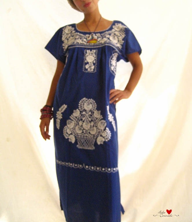 Paz Azul Beautiful handmade Mexican embroidered tunic dress size  M L