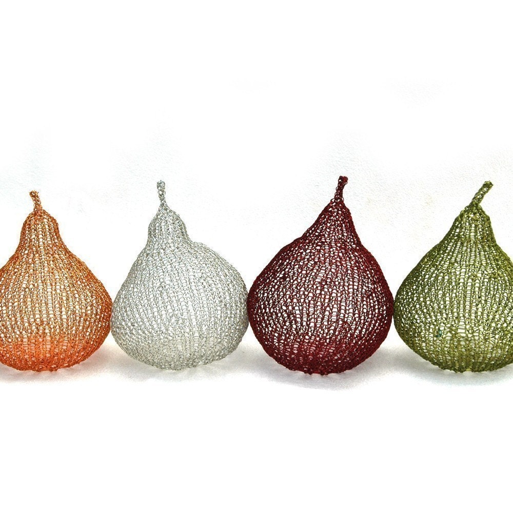 Metal wire pears in color tutorial
