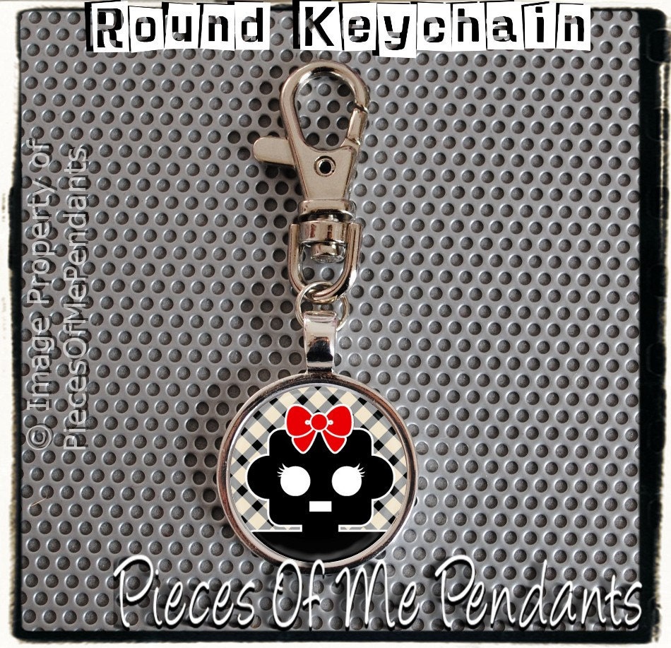 Keychain MRS ROBOTO (001) - Clip On Round Metal Key Chain - Key Ring - Key Holder - Key Tag ... handmade by Pieces Of Me Pendants