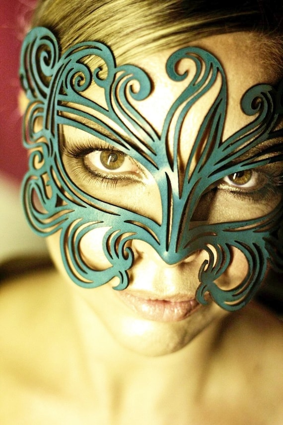 Muse leather mask in teal