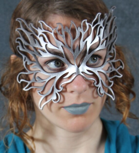 Filigree Flame leather mask in silver