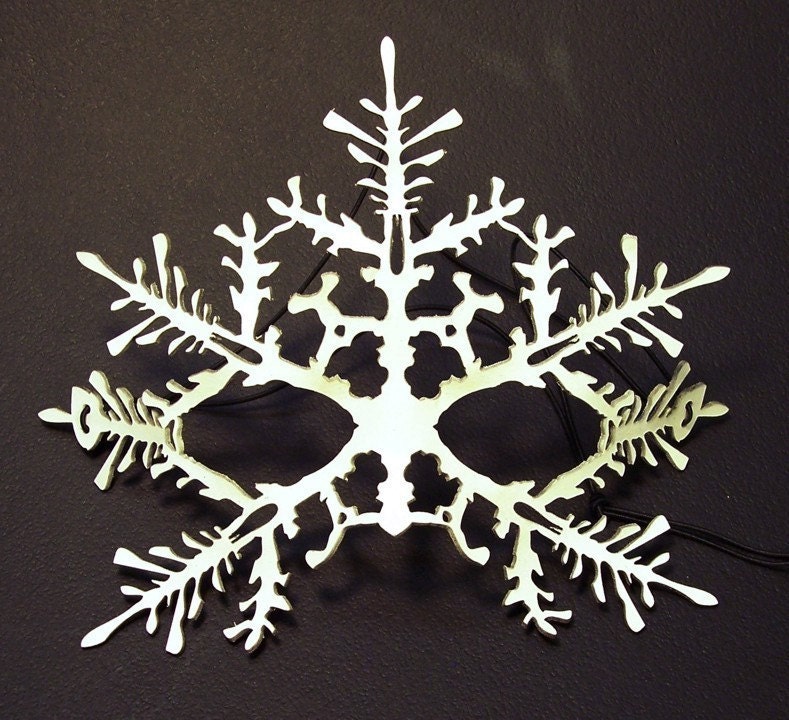 Snowflake leather mask in white