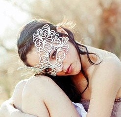 Bridal Veil leather mask in White "Rococo"