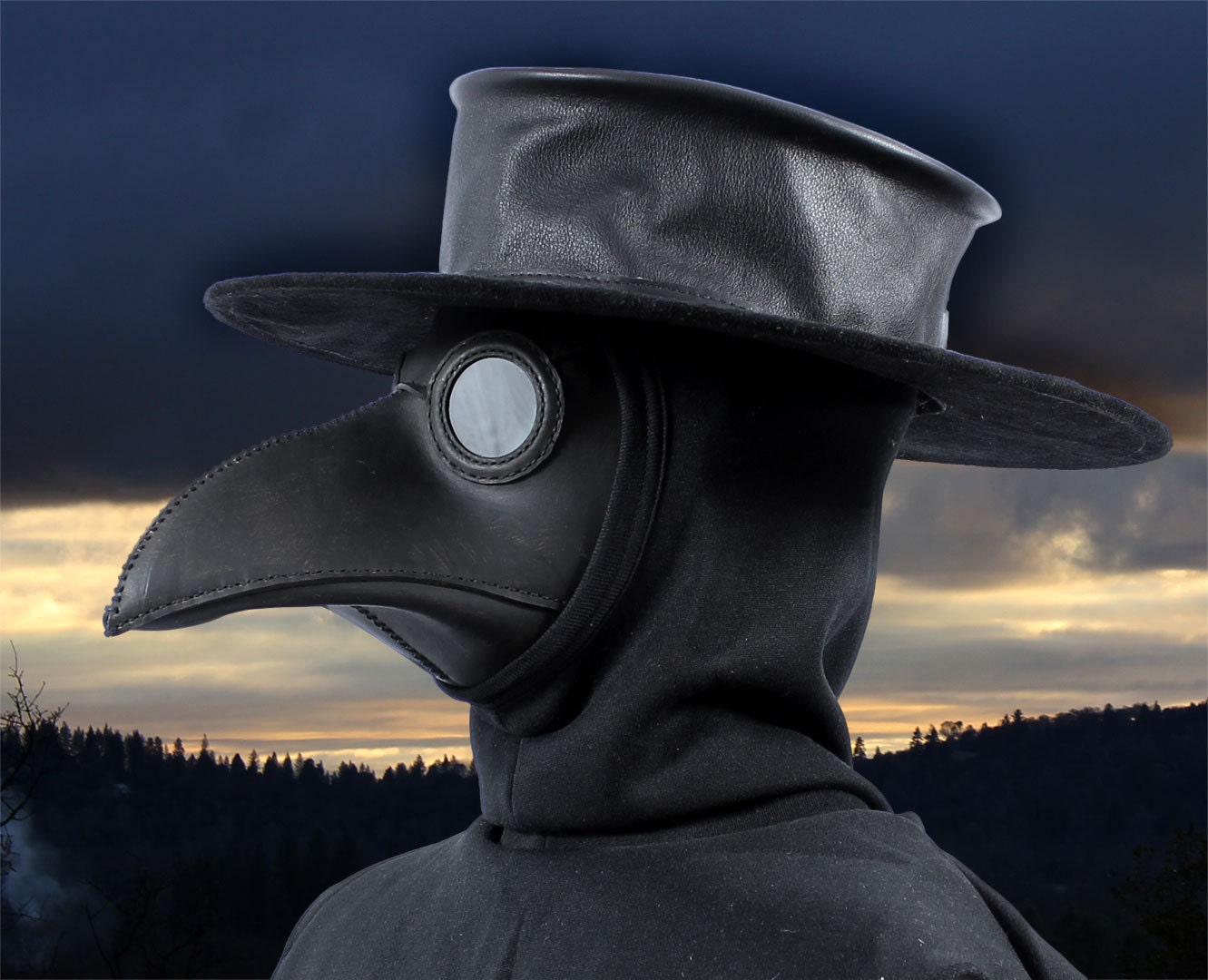 Plague Doctor's mask in black leather Classic