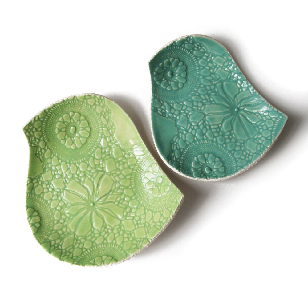 Ceramic plate Large bird plate Seafoam turquoise ceramic pottery bowl Lace texture Modern Retro Decorative Functional Serving Dinnerware